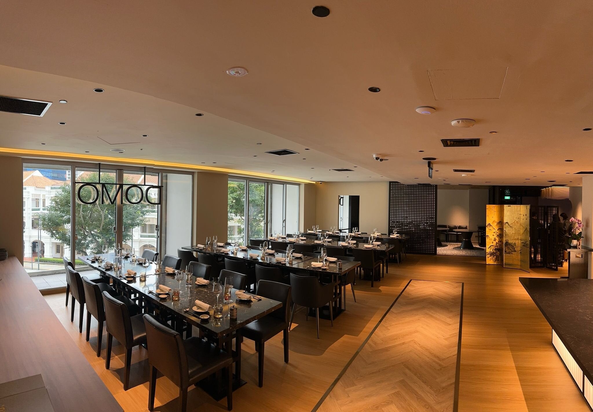 DOMO Private Space — 40 pax multi-table setup